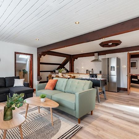 Madison House - Converted Church 5 Bed Pontypool Exteriér fotografie