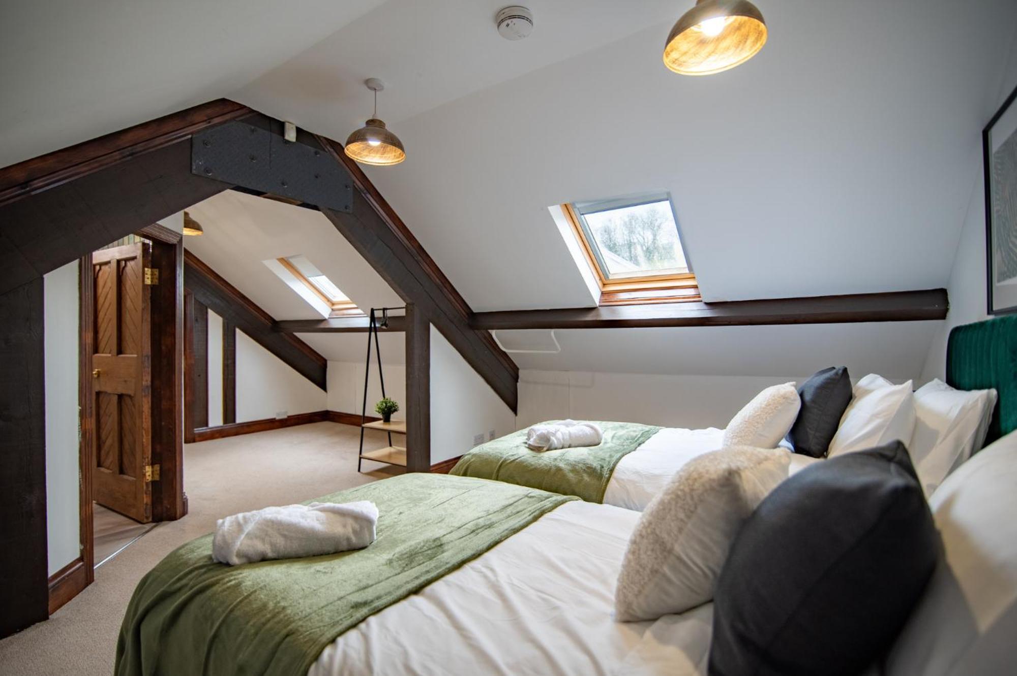 Madison House - Converted Church 5 Bed Pontypool Exteriér fotografie