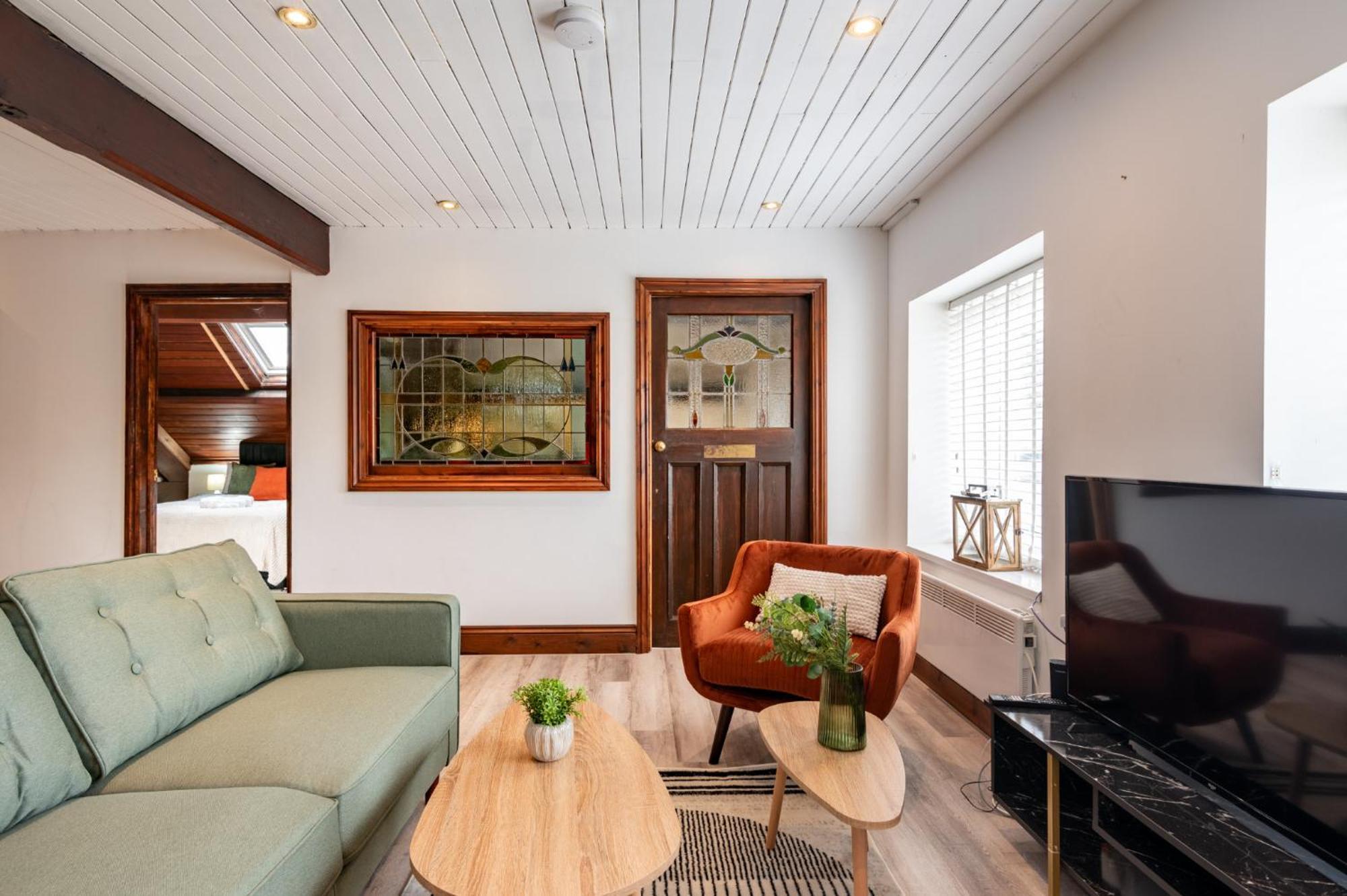Madison House - Converted Church 5 Bed Pontypool Exteriér fotografie