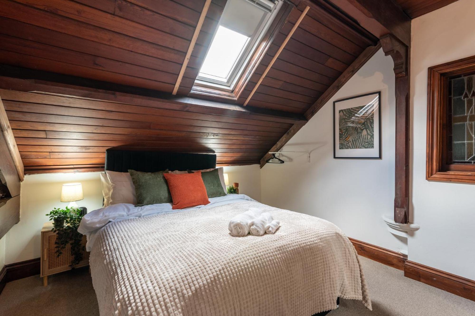 Madison House - Converted Church 5 Bed Pontypool Exteriér fotografie