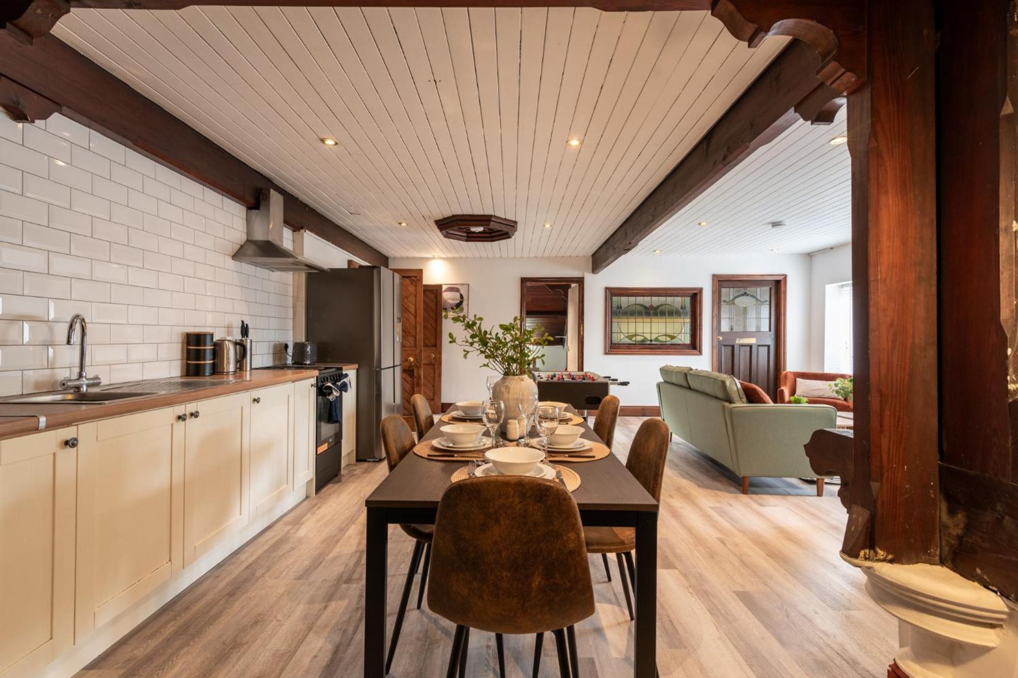 Madison House - Converted Church 5 Bed Pontypool Exteriér fotografie