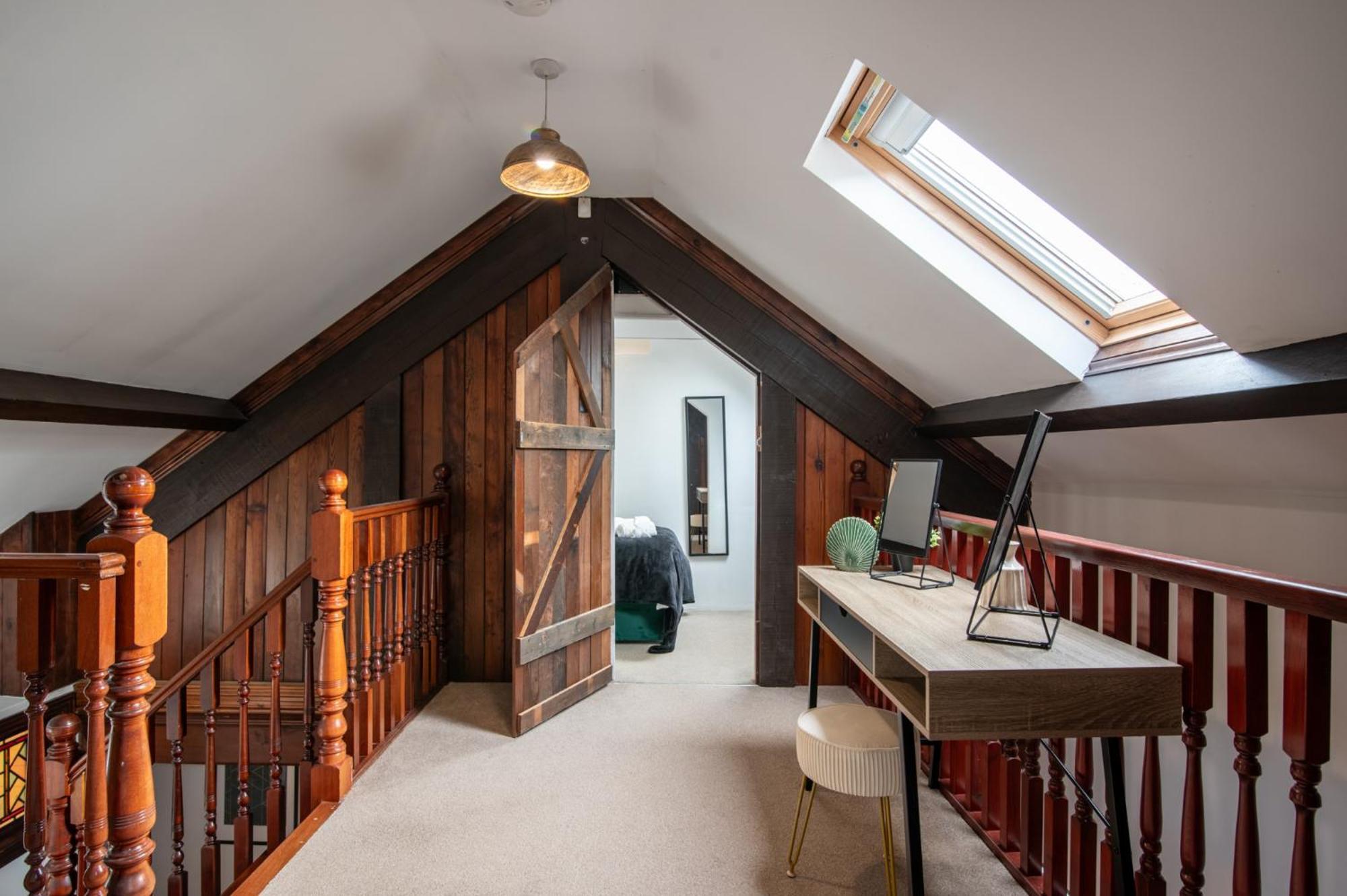 Madison House - Converted Church 5 Bed Pontypool Exteriér fotografie