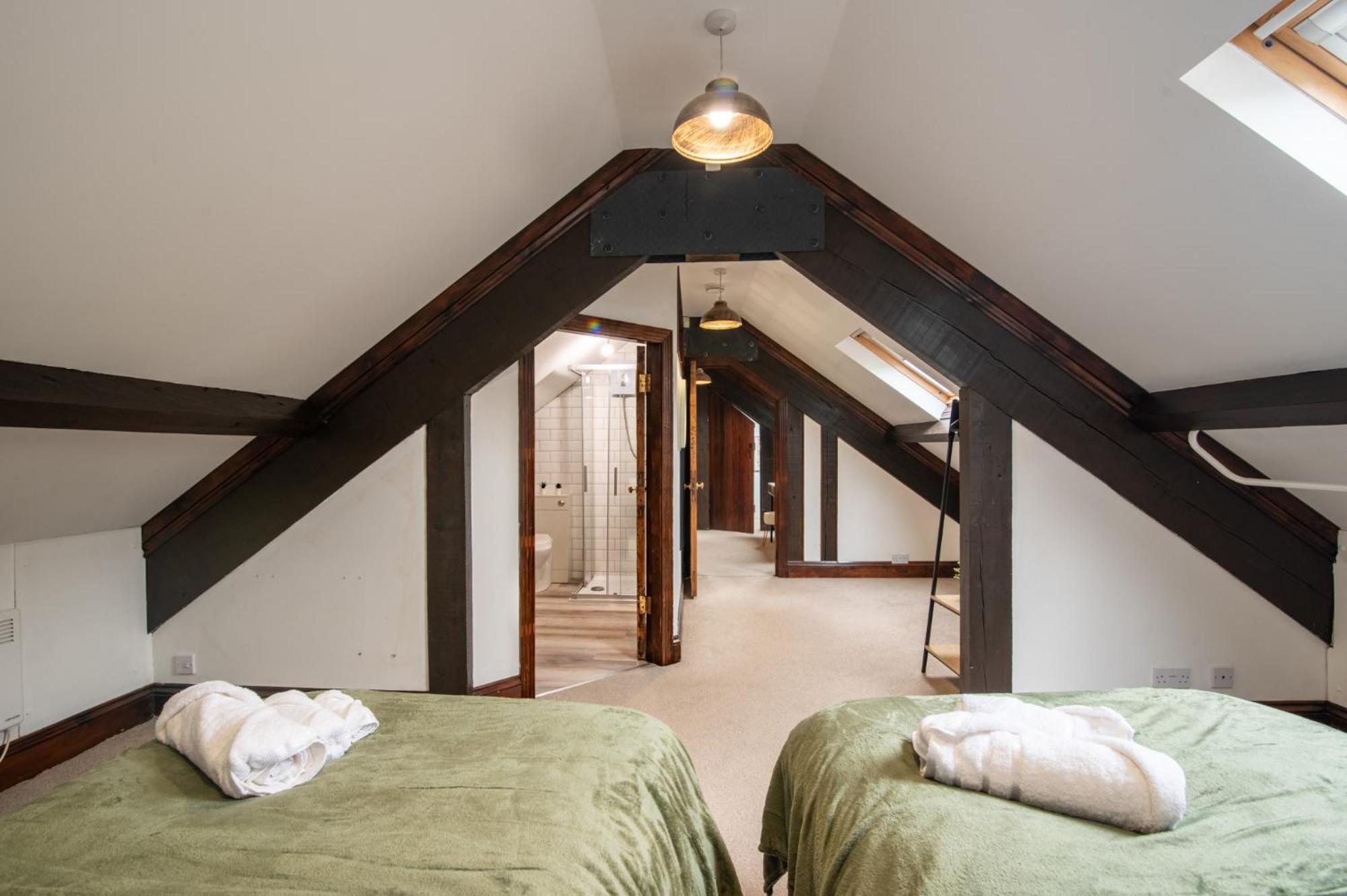 Madison House - Converted Church 5 Bed Pontypool Exteriér fotografie