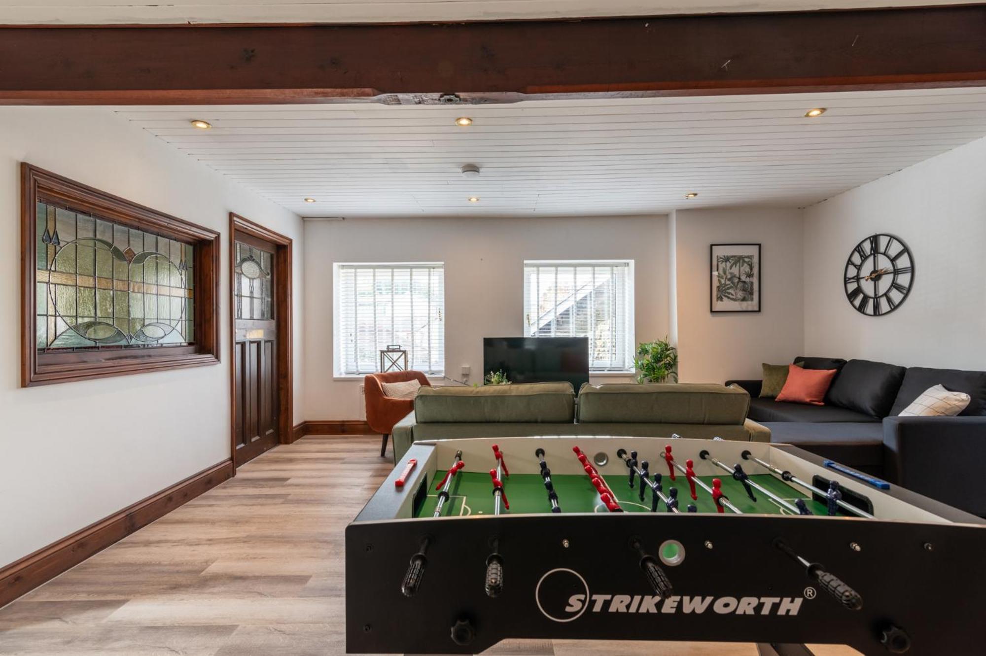 Madison House - Converted Church 5 Bed Pontypool Exteriér fotografie