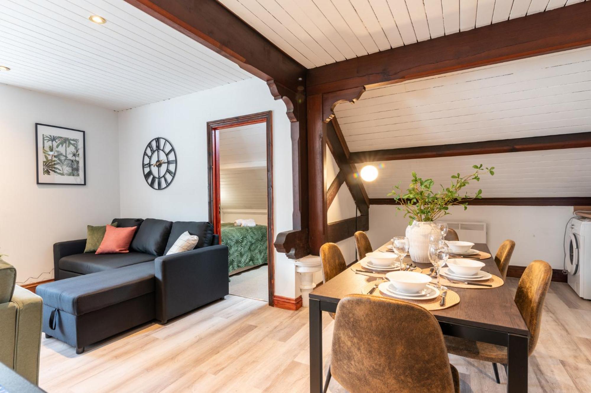 Madison House - Converted Church 5 Bed Pontypool Exteriér fotografie