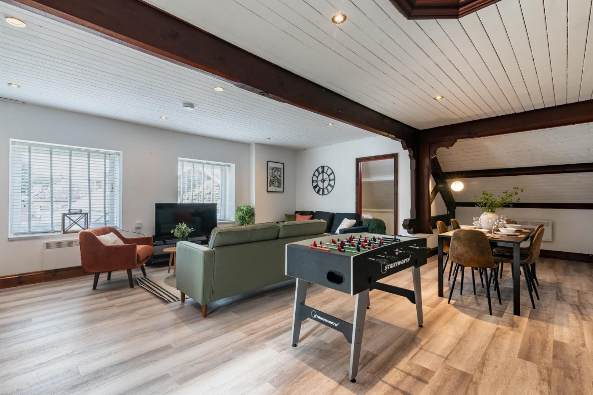 Madison House - Converted Church 5 Bed Pontypool Exteriér fotografie
