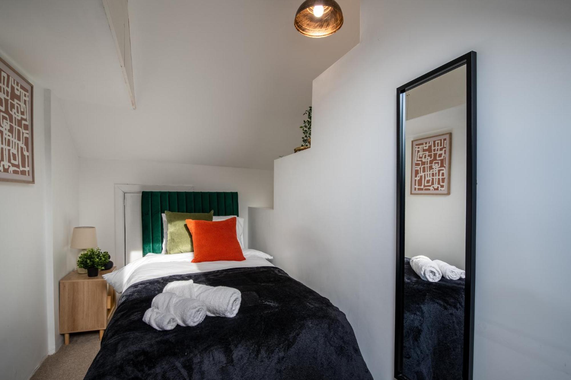 Madison House - Converted Church 5 Bed Pontypool Exteriér fotografie